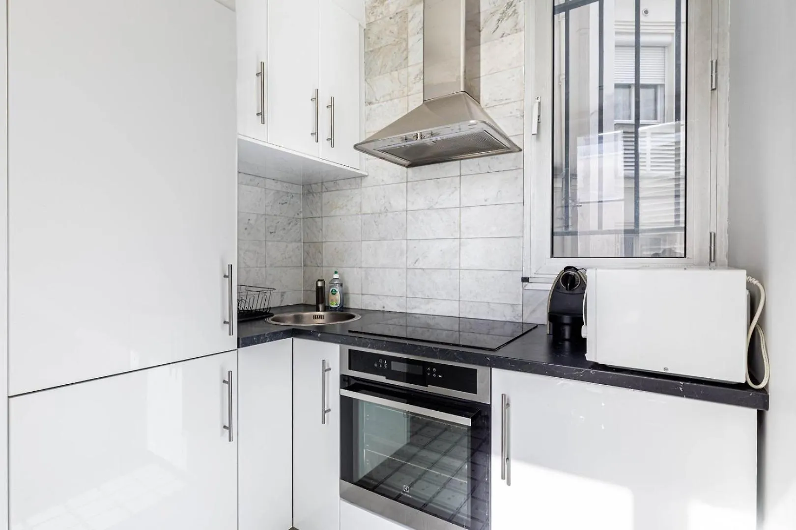 Guestready - Sunlit Serenity Near Montmartre Apartment *